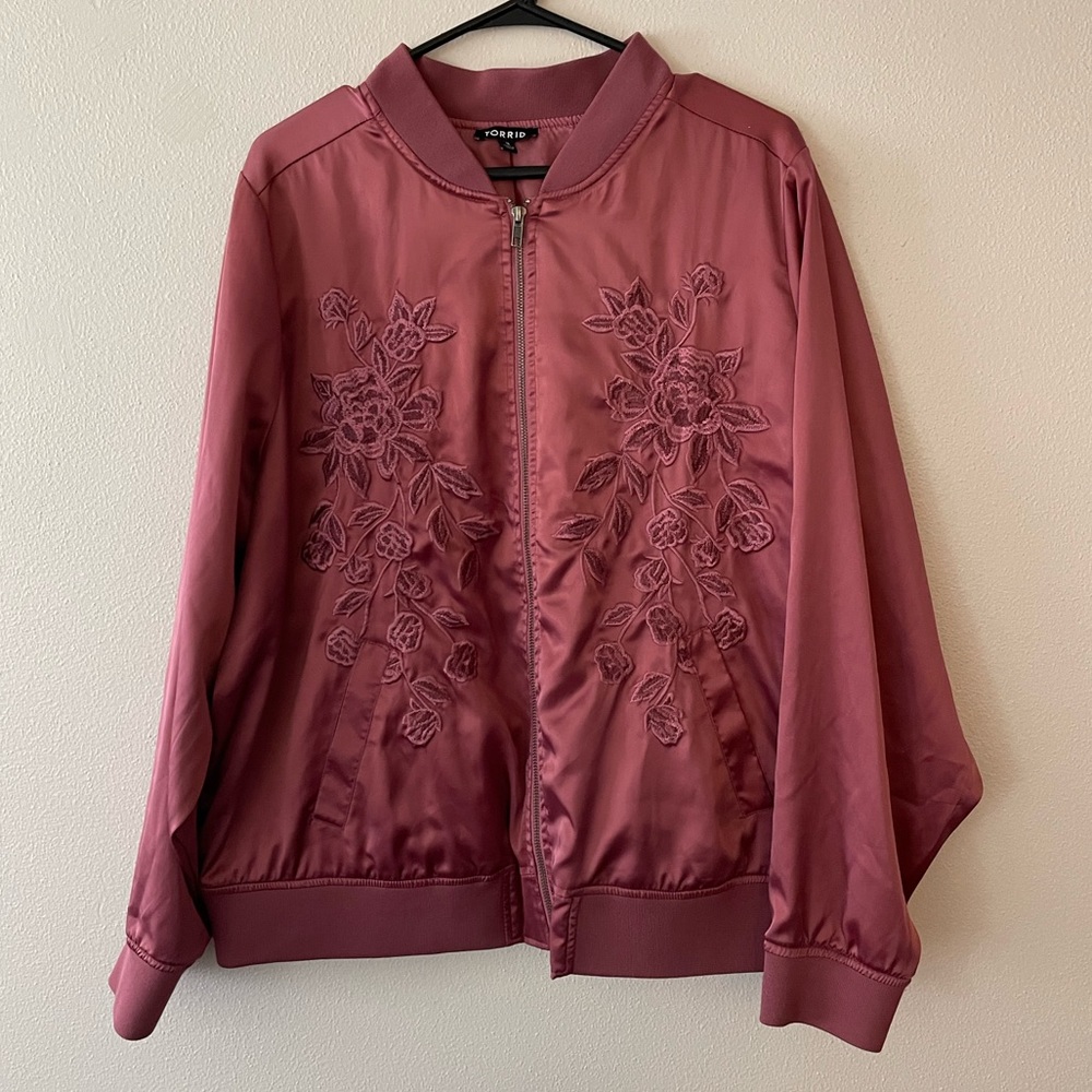 Gorgeous Torrid bomber jacket size 3 but fits more like XXL dusty rose color